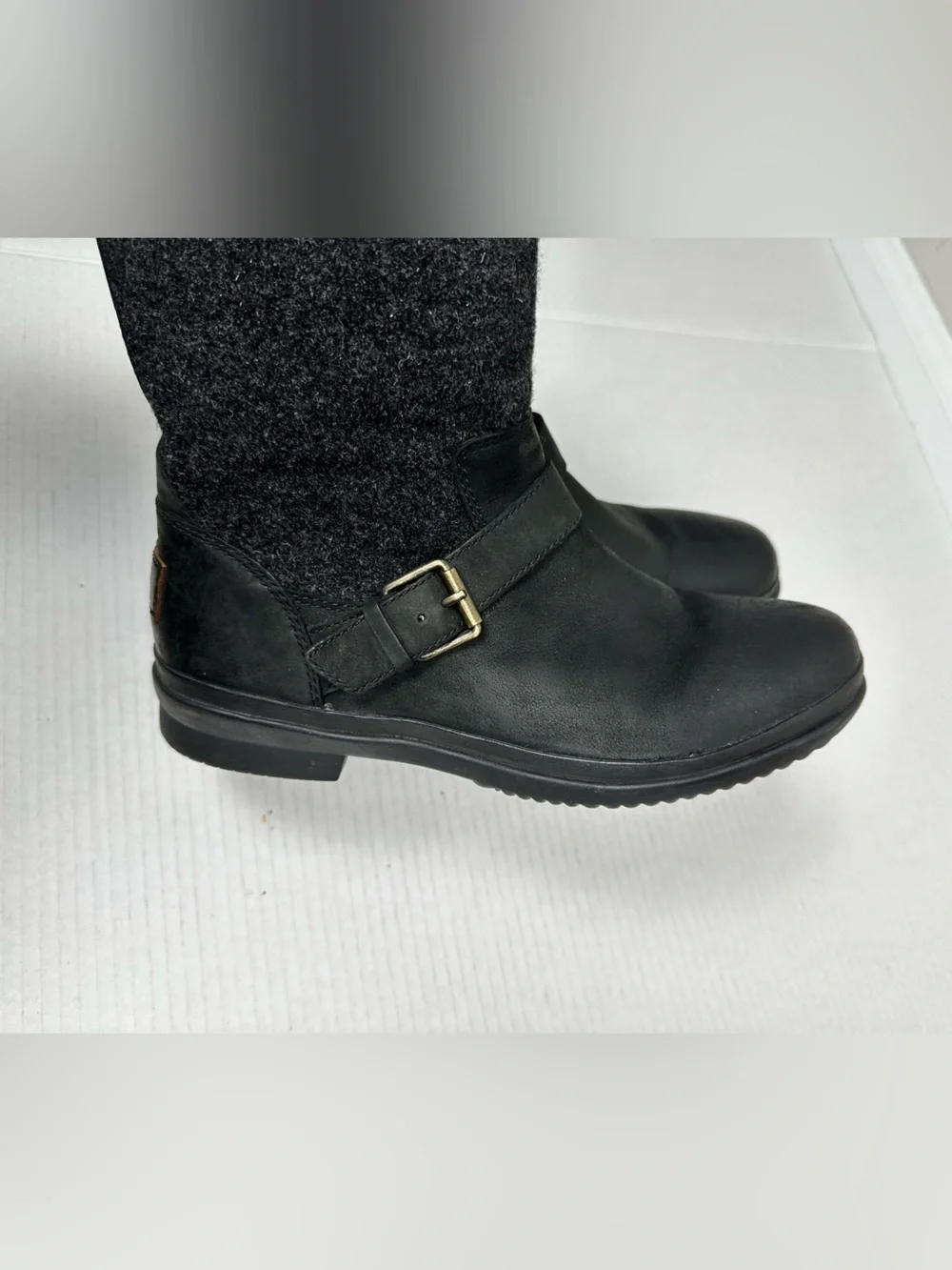 UGG Women's Robbie Mid-Calf Boots Size US 8.5